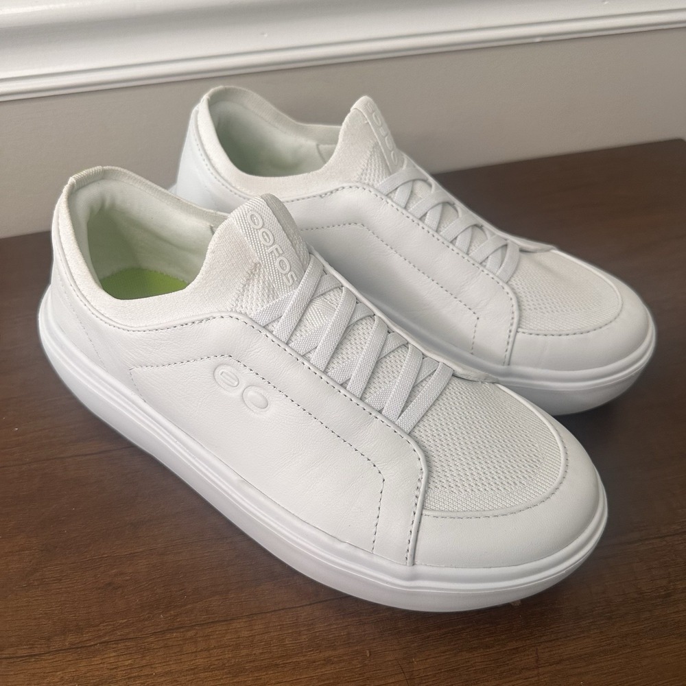 OOFOS Women Club+ Leather Slip-On Recovery Shoes Sneakers 9 White Comfort Laces